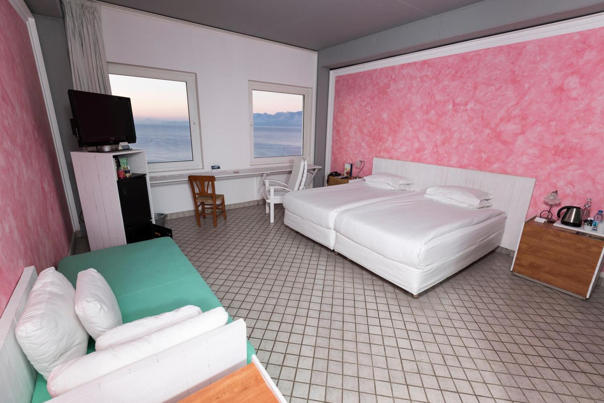 Double or Twin Room Sea View
