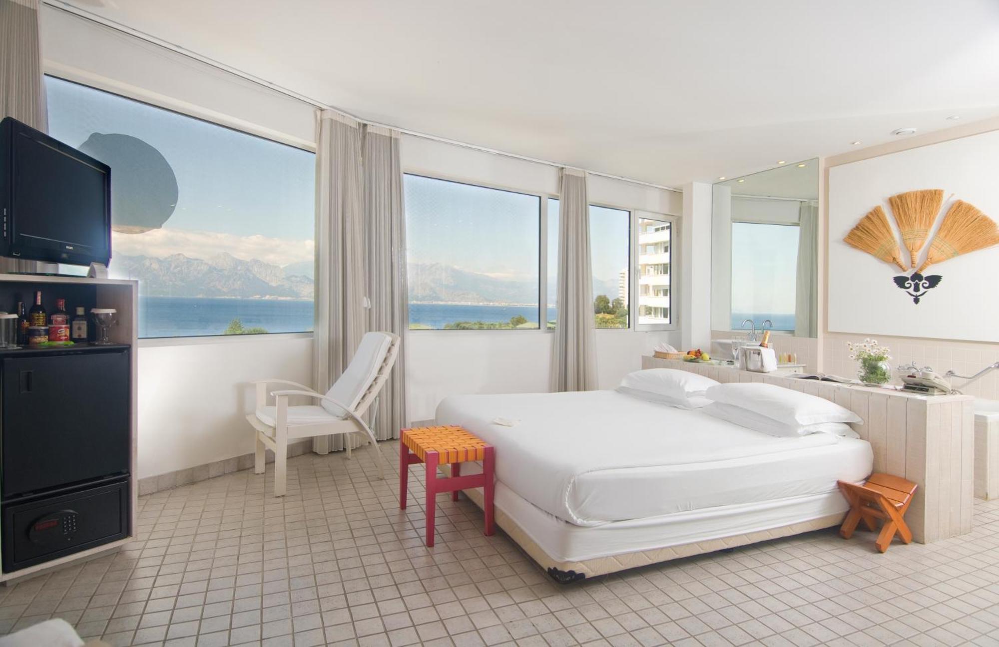 Deluxe Double Room Revolving Building